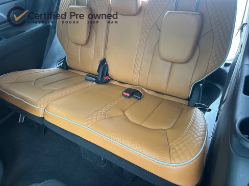 Used 2023 Chrysler Pacifica Pinnacle FWD image 17