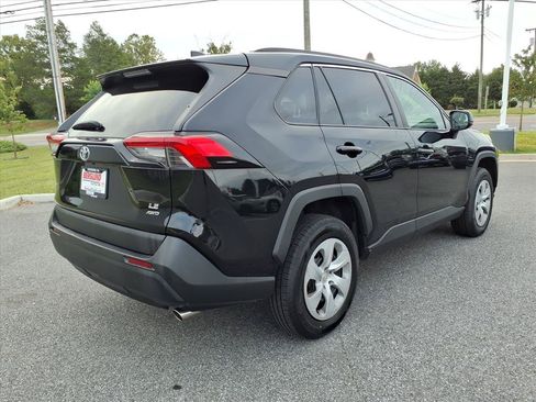 Used 2021 Toyota RAV4 LE AWD/4WD image 4