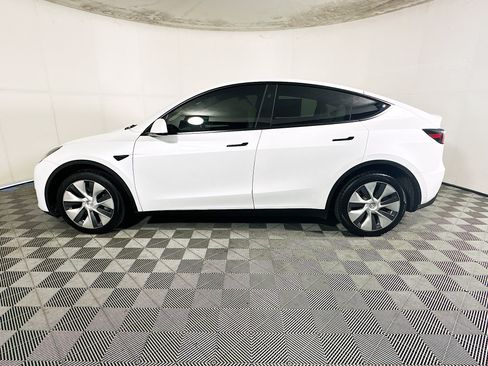 Used 2024 Tesla Model Y Long Range AWD/4WD image 6