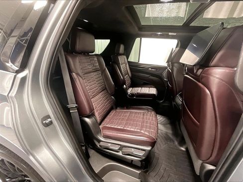 Used 2023 Cadillac Escalade Sport Platinum w/ LPO, ONYX Package AWD/4WD image 16