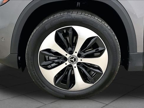 Certified 2025 Mercedes-Benz GLA 250 4MATIC image 11