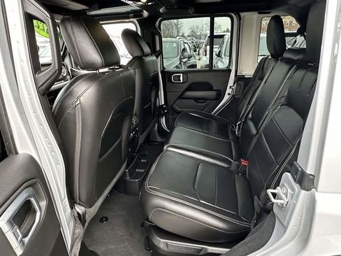 Used 2022 Jeep Wrangler Unlimited Sahara w/ Cold Weather Group image 20