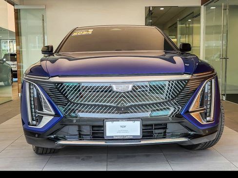 Used 2024 Cadillac Lyriq Luxury AWD/4WD image 5