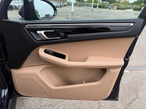 Used 2021 Porsche Macan image 25