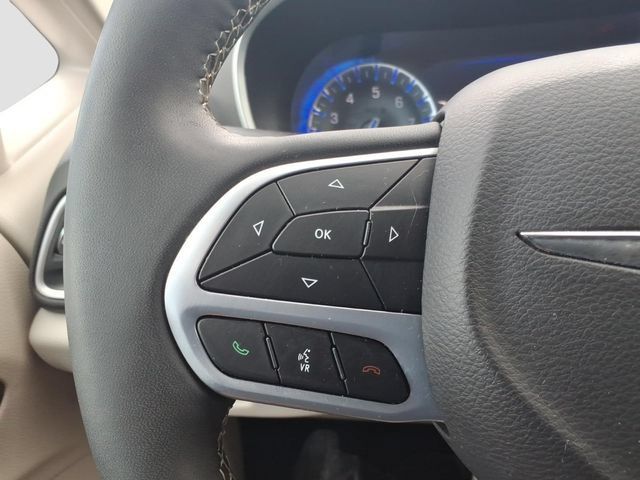Used 2024 Chrysler Pacifica Touring-L FWD image 27