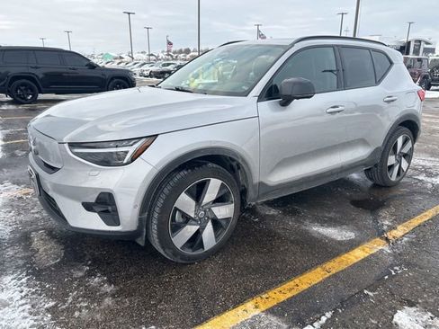 Used 2023 Volvo XC40 Recharge Ultimate image 4