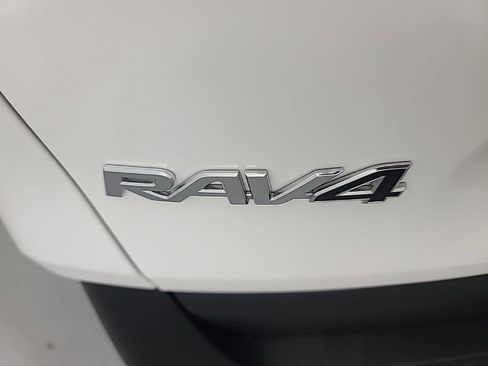Used 2025 Toyota RAV4 XLE AWD/4WD image 12