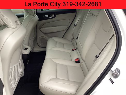 Used 2022 Volvo XC60 B5 Momentum AWD/4WD image 15