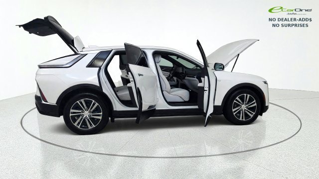 Used 2025 Cadillac Lyriq Luxury w/ LPO, Floor Liner Package RWD image 19