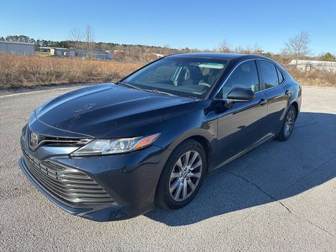 Used 2020 Toyota Camry LE image 1
