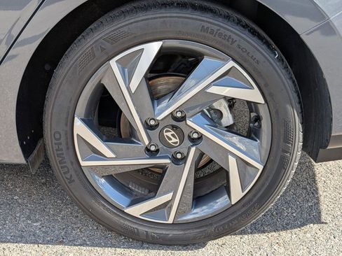 Certified 2024 Hyundai Elantra SEL w/ Convenience Package image 12