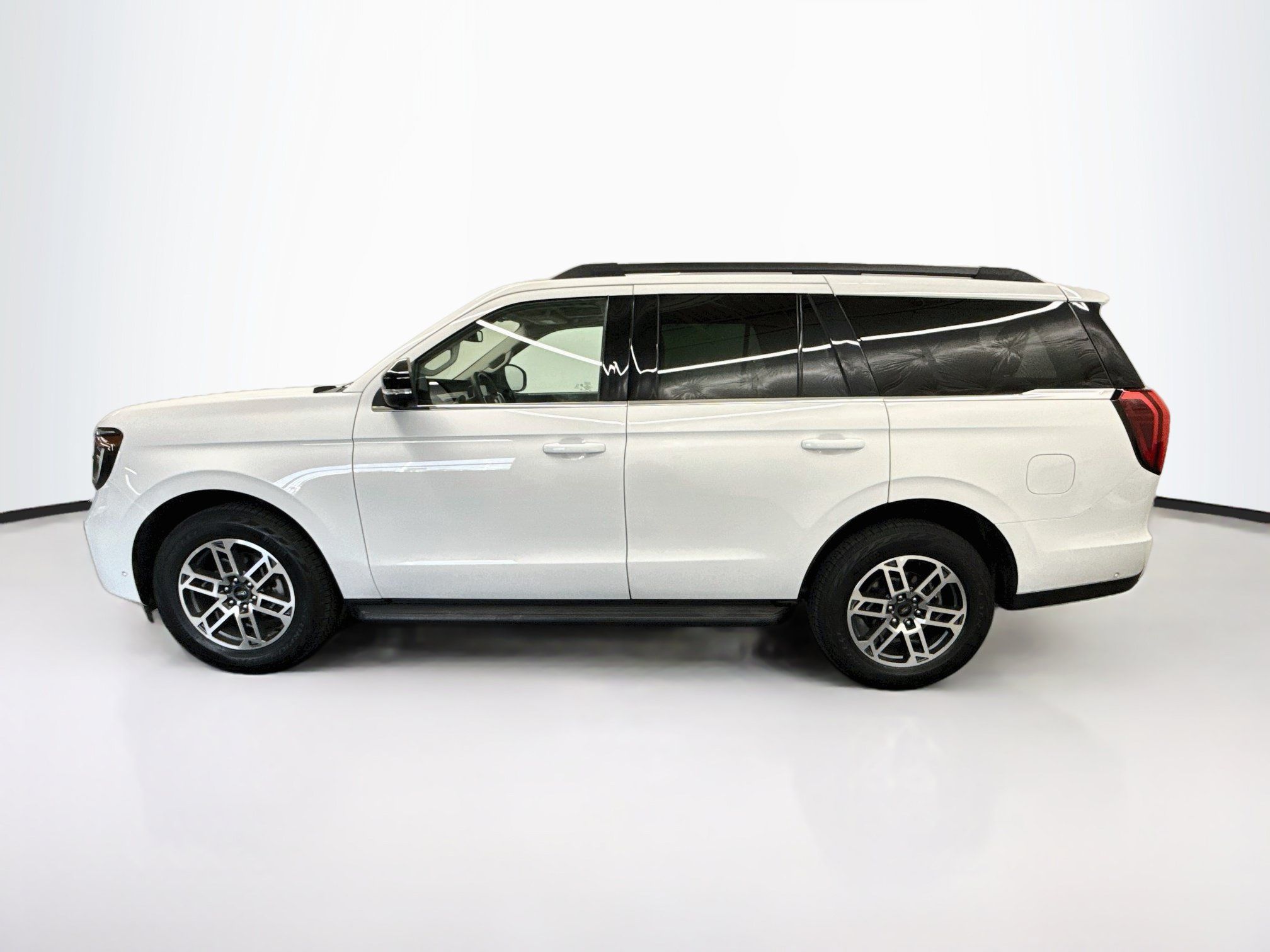 Used 2025 Ford Expedition Active AWD/4WD image 4