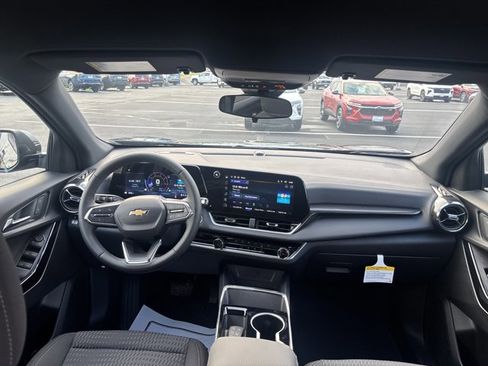 Used 2025 Chevrolet Equinox LT image 12