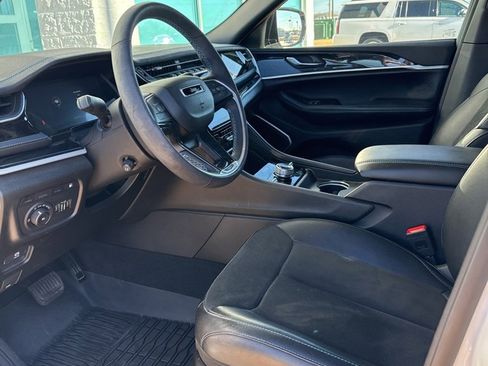 Used 2024 Jeep Grand Cherokee Trailhawk w/ Luxury Tech Group III image 8