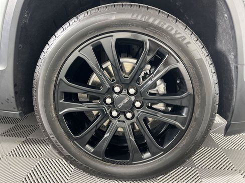 Used 2023 GMC Acadia SLT w/ Elevation Edition FWD image 13