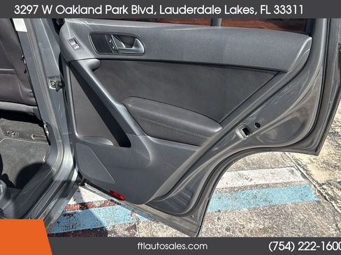 Used 2017 Volkswagen Tiguan S image 32