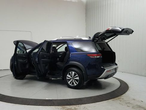 Used 2025 Nissan Pathfinder SL FWD image 13