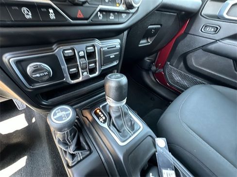 Used 2022 Jeep Wrangler Unlimited Sahara w/ Cold Weather Group image 20