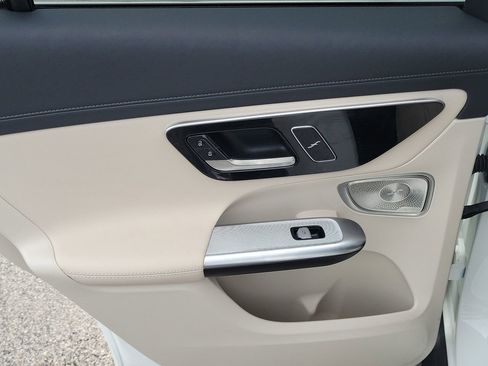 Used 2023 Mercedes-Benz GLC 300 4MATIC image 10
