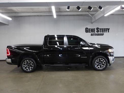 Used 2025 RAM 1500 Laramie AWD/4WD image 3