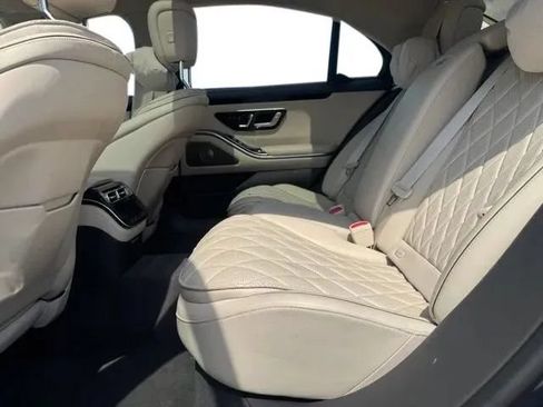 Used 2022 Mercedes-Benz S 500 4MATIC w/ 3D Technology Package image 19