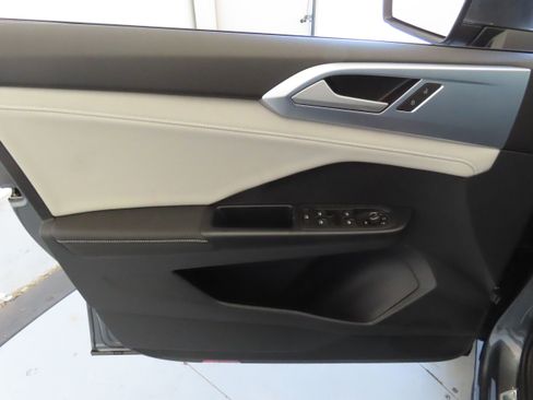 New 2026 Volkswagen Taos SE FWD image 11