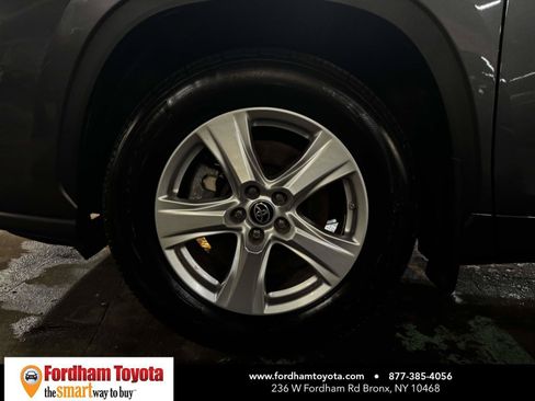 Certified 2024 Toyota Highlander LE AWD/4WD image 9