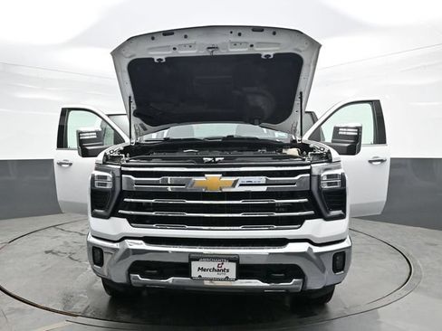 Used 2024 Chevrolet Silverado 2500 LTZ AWD/4WD image 34