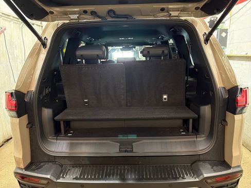 Used 2025 Lexus LX 700h Overtrail w/ Accessory Package (Z1) AWD/4WD image 10