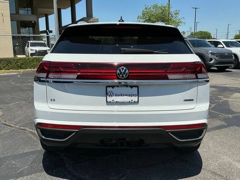 Used 2024 Volkswagen Atlas Cross Sport SE AWD/4WD image 4