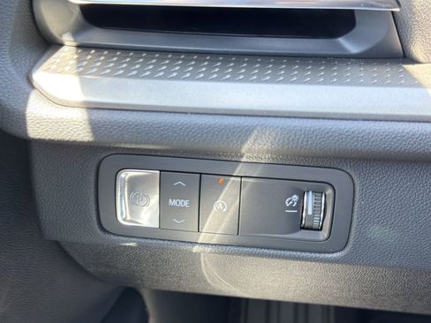 New 2026 Chevrolet Traverse LT w/ Sun and Wheel Package FWD image 12
