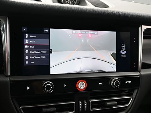 Certified 2025 Porsche Macan AWD/4WD image 17