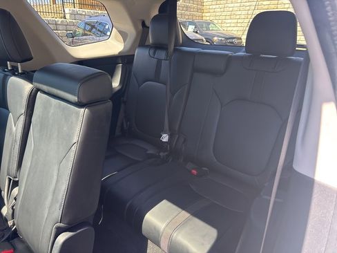 Used 2023 Honda Pilot Touring image 7