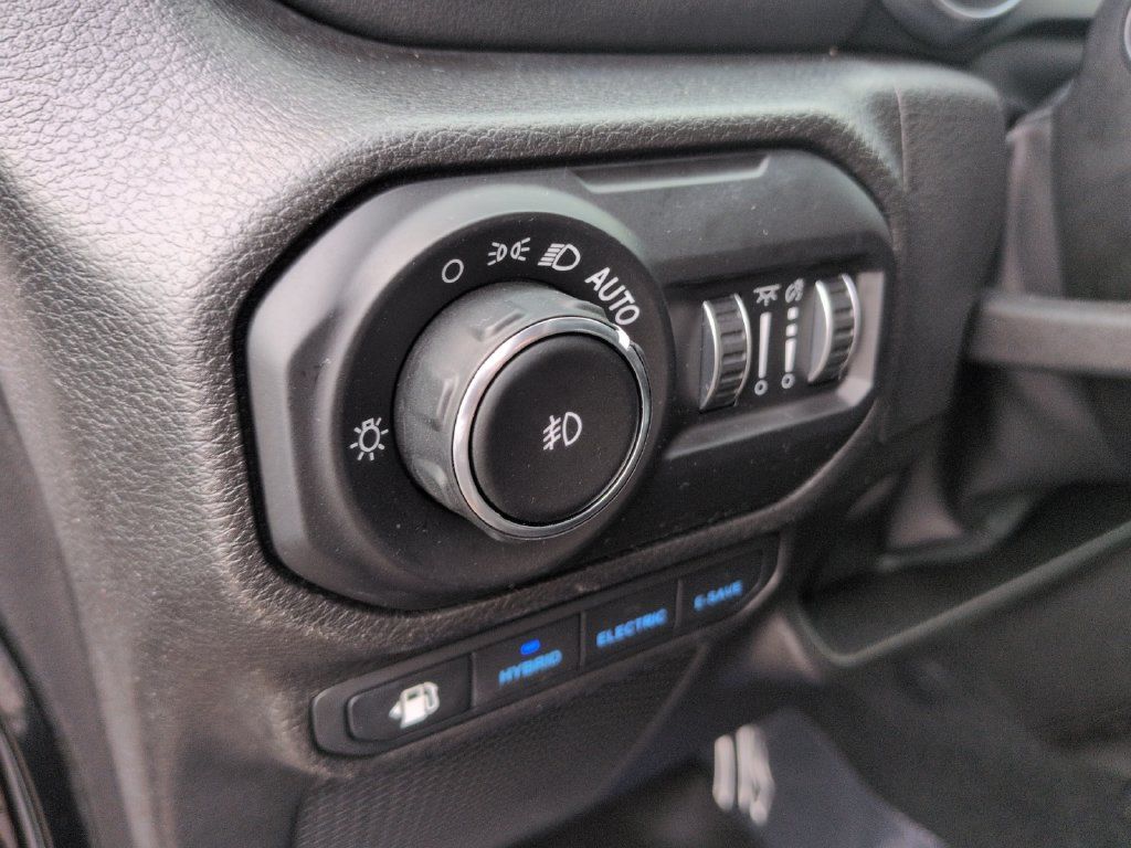 Used 2022 Jeep Wrangler Unlimited Sahara w/ Cold Weather Group AWD/4WD image 22