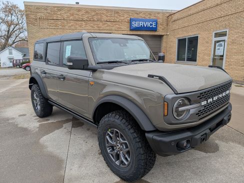 Used 2025 Ford Bronco Badlands AWD/4WD image 4