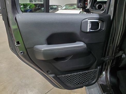 Used 2020 Jeep Gladiator Overland w/ LED Lighting Group AWD/4WD image 25