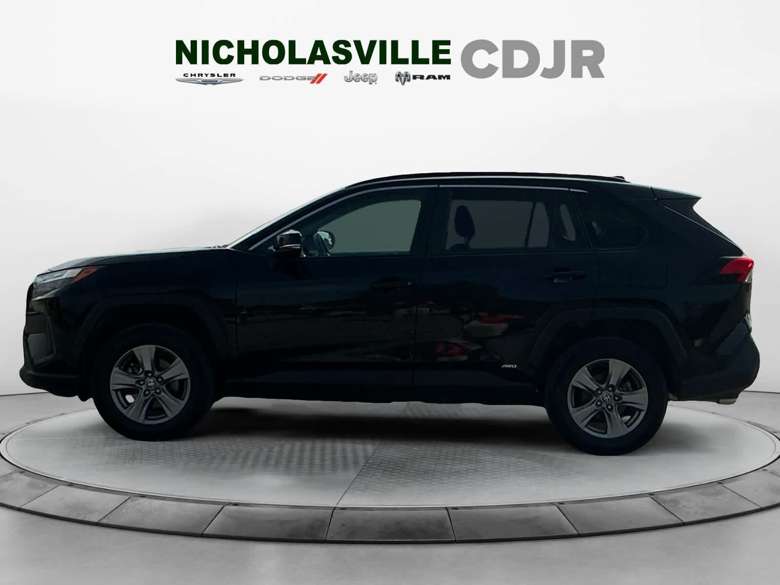 Used 2023 Toyota RAV4 XLE AWD/4WD image 2