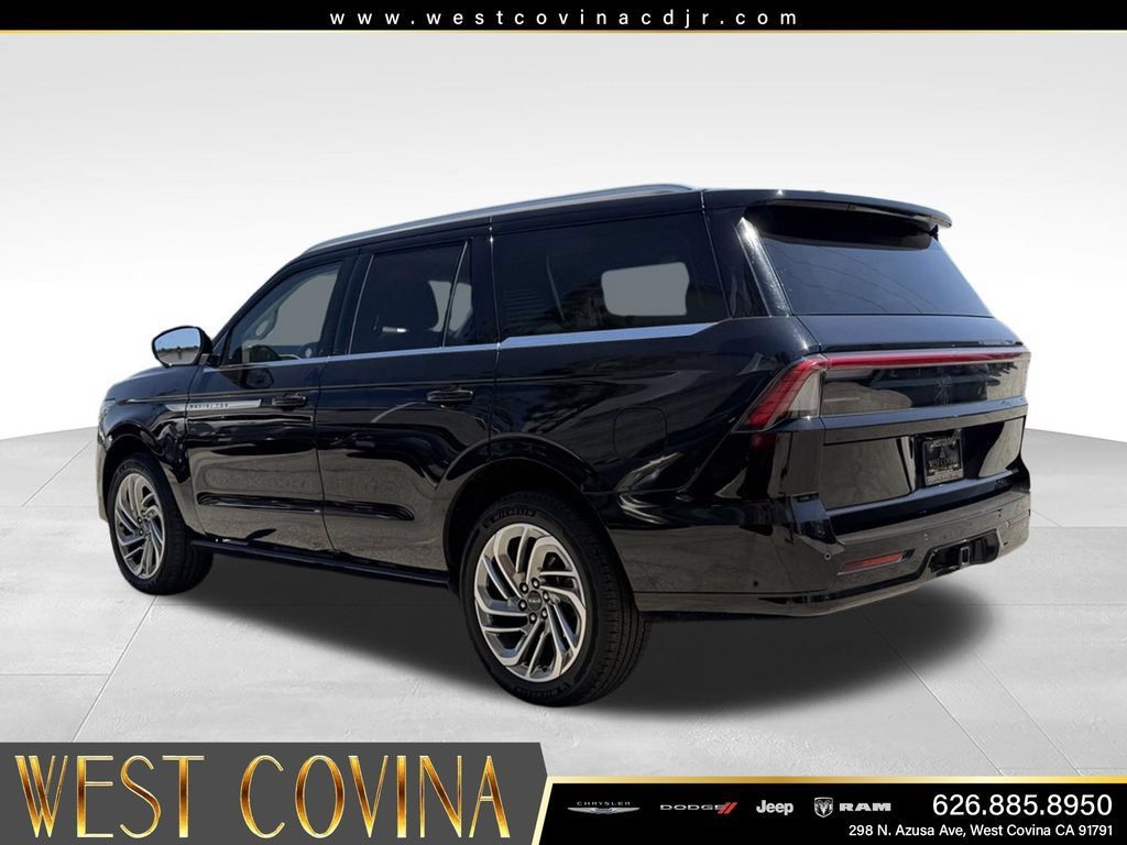 Used 2025 Lincoln Navigator Reserve AWD/4WD image 7