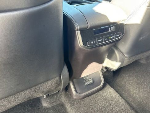 Used 2025 Toyota Highlander XSE image 12