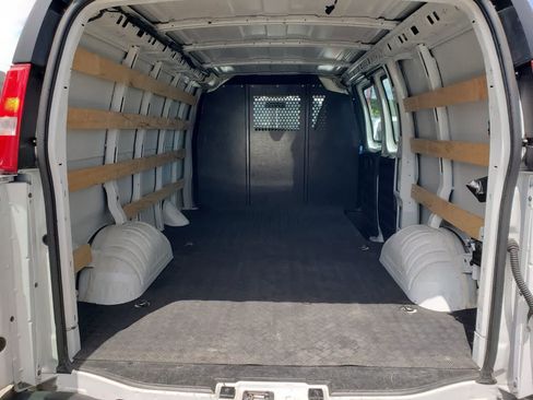 Used 2025 Chevrolet Express 2500 w/ Driver Convenience Package RWD image 3
