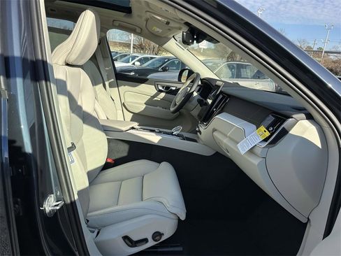 New 2026 Volvo XC60 B5 Ultra w/ Protection Package Premier image 11