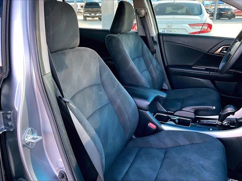 Used 2017 Honda Accord Hybrid Sedan image 9