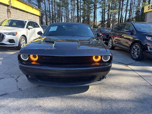 Used 2019 Dodge Challenger SXT w/ Blacktop Package image 3