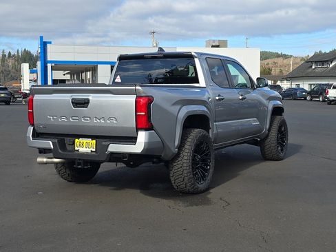 Used 2026 Toyota Tacoma SR5 AWD/4WD image 5