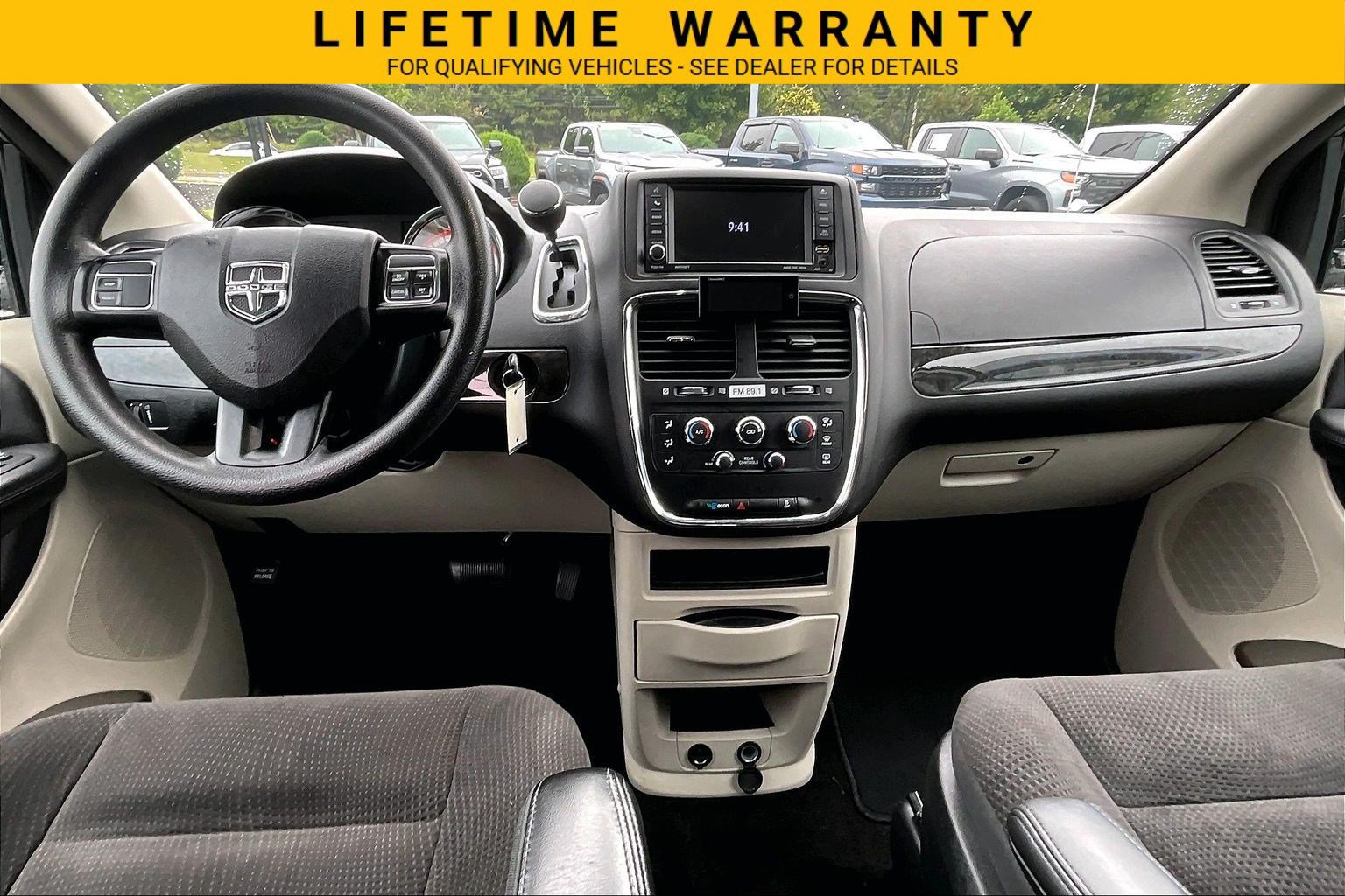 Used 2018 Dodge Grand Caravan SE FWD image 16