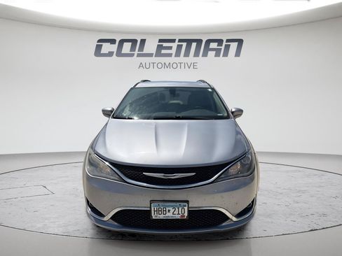 Used 2019 Chrysler Pacifica Touring-L FWD image 8