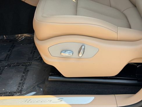 Certified 2022 Porsche Macan S AWD/4WD image 24
