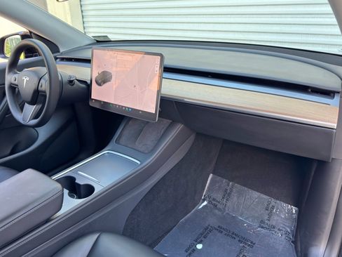 Used 2022 Tesla Model Y Long Range AWD/4WD image 15