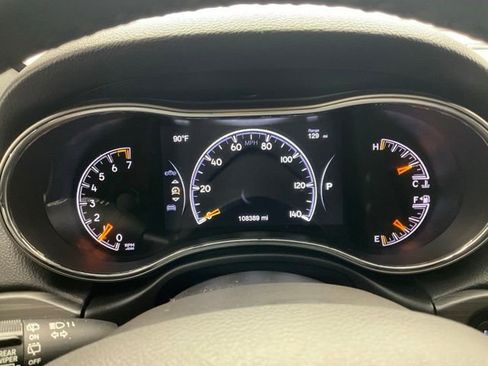 Used 2019 Jeep Grand Cherokee Limited w/ Luxury Group II image 9