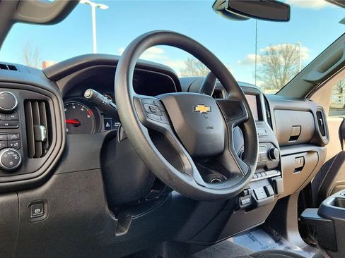Used 2024 Chevrolet Silverado 2500 Custom w/ Custom Value Package image 18